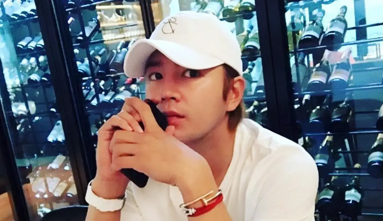 Jang Geun Suk pun berharap agar para penggemarnya tetap sehat selama ia menjalankan tugas wajib militer. Dan ia berharap agar para penggemar tak melupakannya. (Foto: instagram.com/_asia_prince_jks)