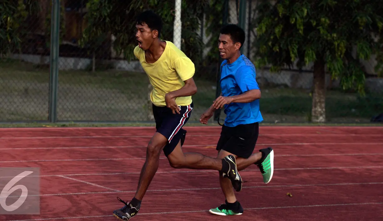 Suasana latihan Atlet penyandang disabilitas di Universitas Negeri Yogyakarta, Jateng, Jumat (29/7). Latihan ini bagian persiapan mengikuti Pekan Paralimpiade Nasional (Peparnas) 2016, Oktober mendatang. (Liputan6.com/Boy Harjanto)