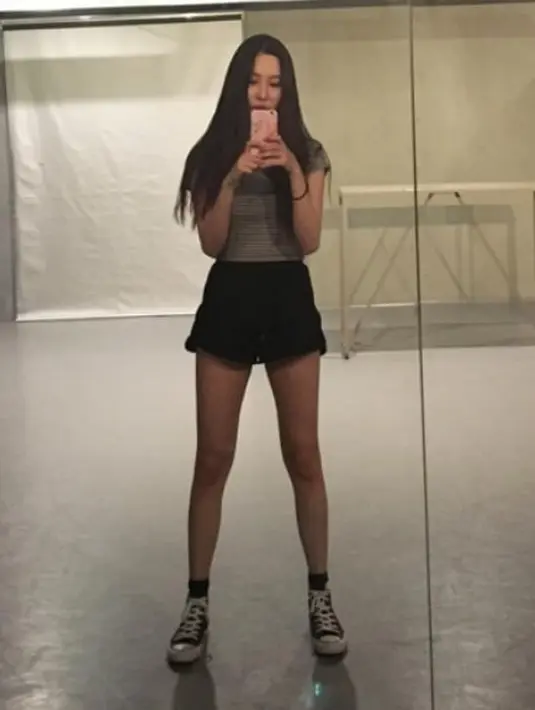 Sunmi punya kaki yang indah dan jenjang. Saat menghadiri acara TV, ternyata panjang kaki Sunmi adalah 110 cm. (Foto: Soompi.com)