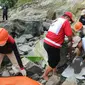 Seorang penambang batu tradisional tewas setelah tertimpa runtuhan bebatuan sebesar kerbau di Kebumen. Dua lainnya, luka-luka. (Foto: Liputan6.com/Muhamad Ridlo)