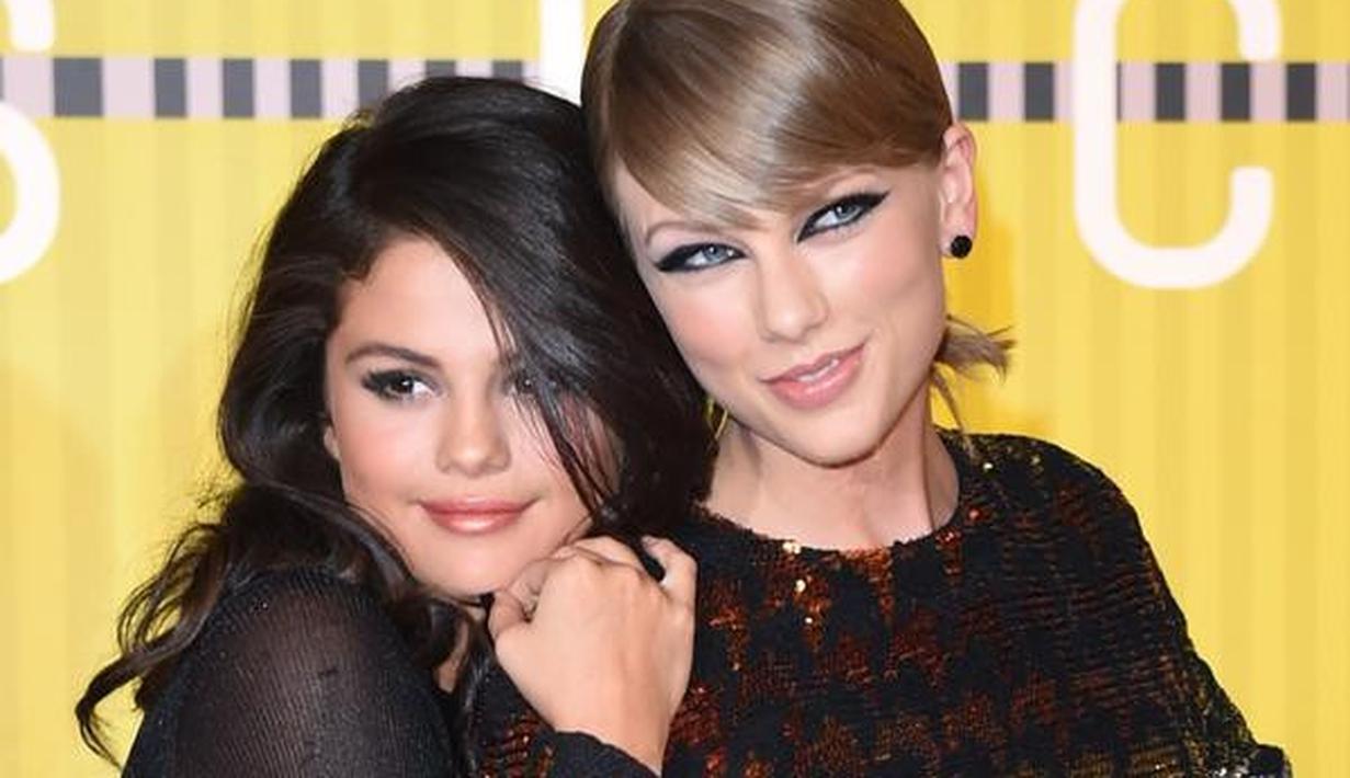 Selena Gomez dan Taylor Swift. (Foto: MARK RALSTON / AFP)