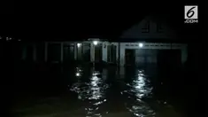 Banjir di kecamatan Ponorogo membuat aktivitas warga terganggu.