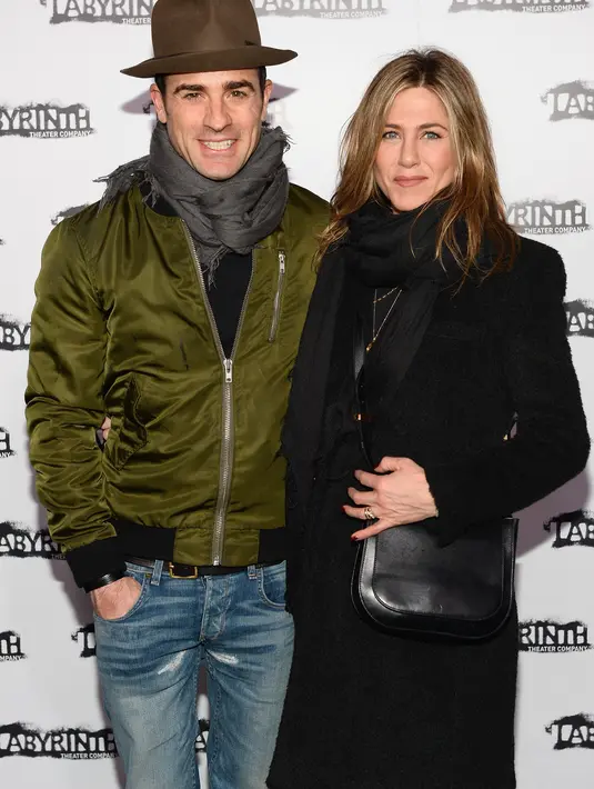 Ketakutannya dibunuh Jennifer Aniston karena koleksi Jaket kulitnya sudah banyak hanyalah sekedar lelucon. Justin yang sudah nyaman dengan gaya berpakaian seperti itu sepertinya akan kembali menambah koleksi jaket kulitnya. (AFP/Bintang.com)