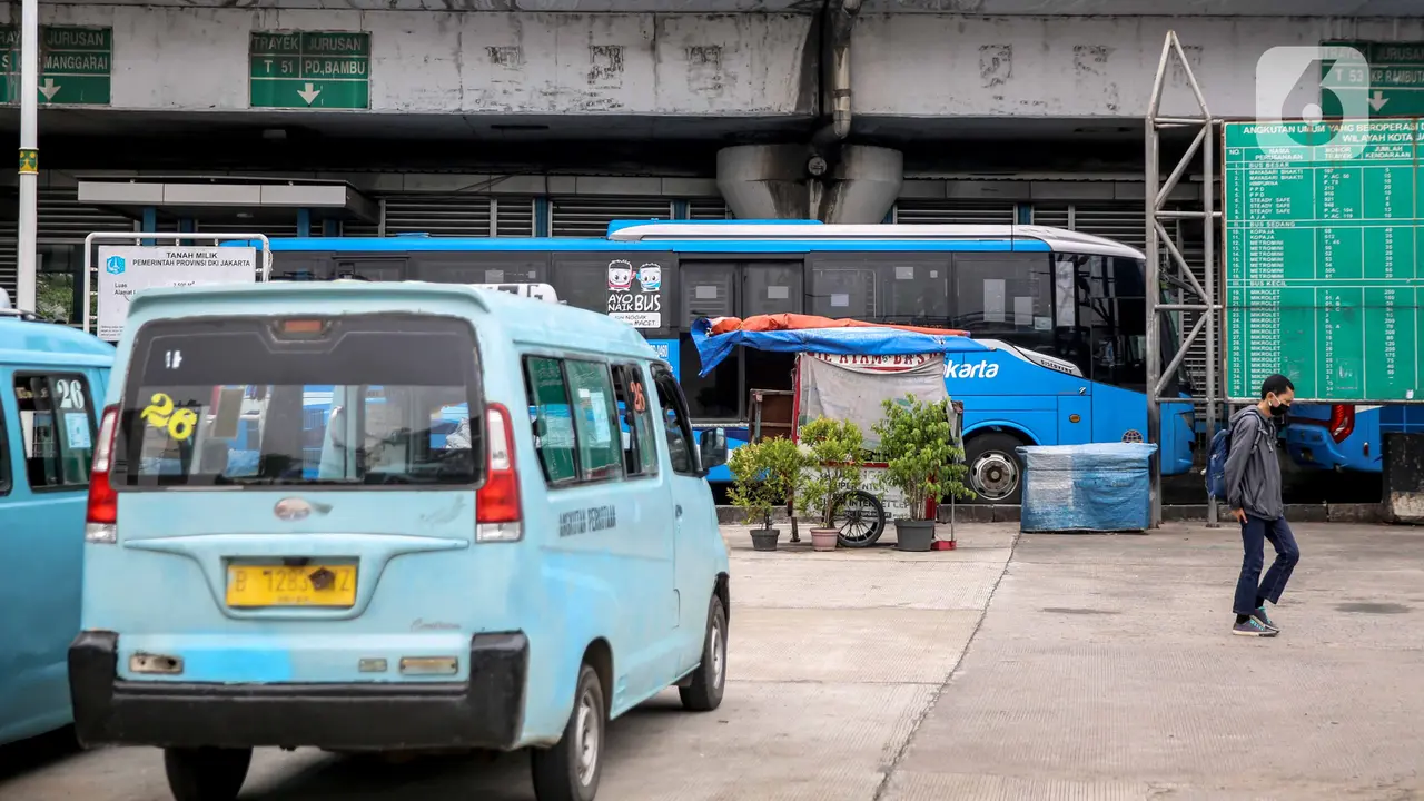 Penumpang Angkot Makin Sepi