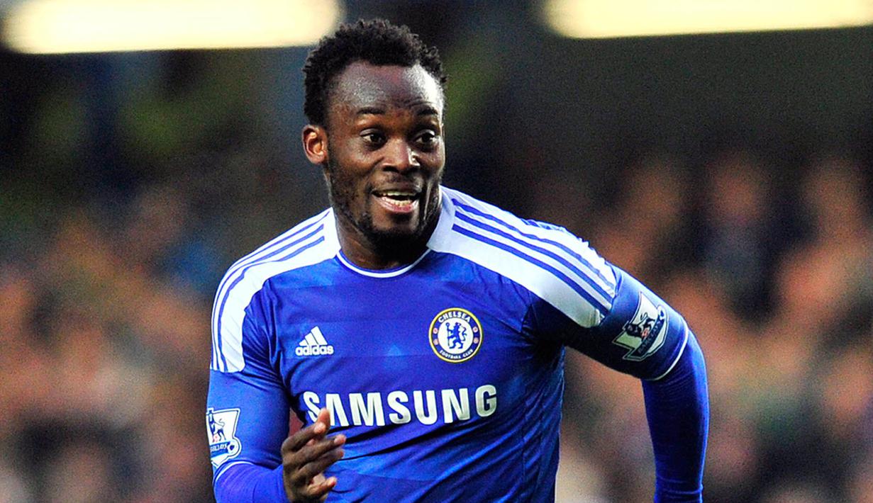 5. Michael Essien - Mantan pemain Persib Bandung ini pernah memperkuat klub top seperti Real Madrid dan Chelsea. Permainan agresif  dan pantang menyerah membuatnya dijuluki si Bison. (AFP/Glyn Kirk)