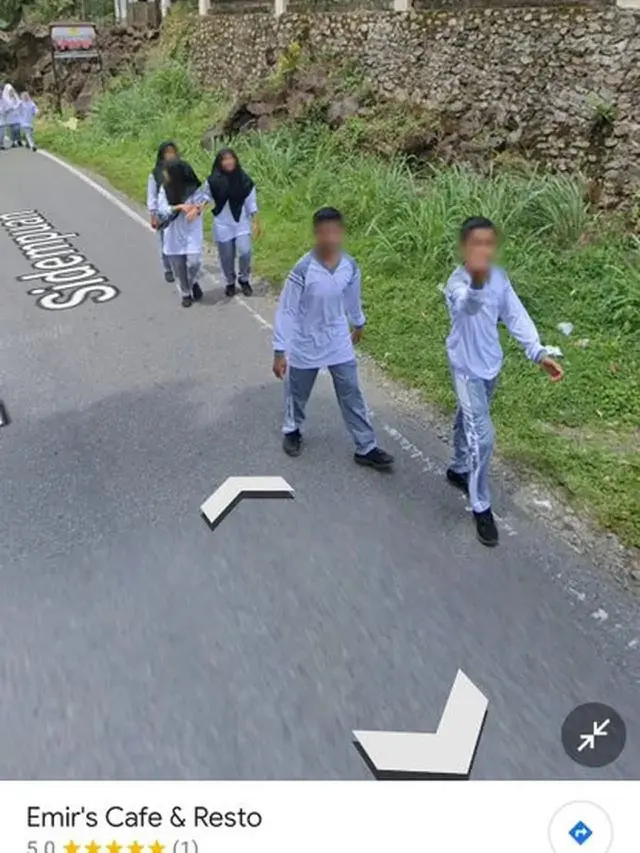 Kumpulan Potret Reaksi Nyeleneh Orang-Orang saat Berjumpa Mobil Google Maps (ist)