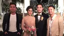 Mantan dari Syahnaz, Billy Syahputra terlihat hadir di acara bahagia itu. Billy tampak legowo saat Syahnaz menikah dengan Jeje. (Foto: instagram.com/bilsky16)