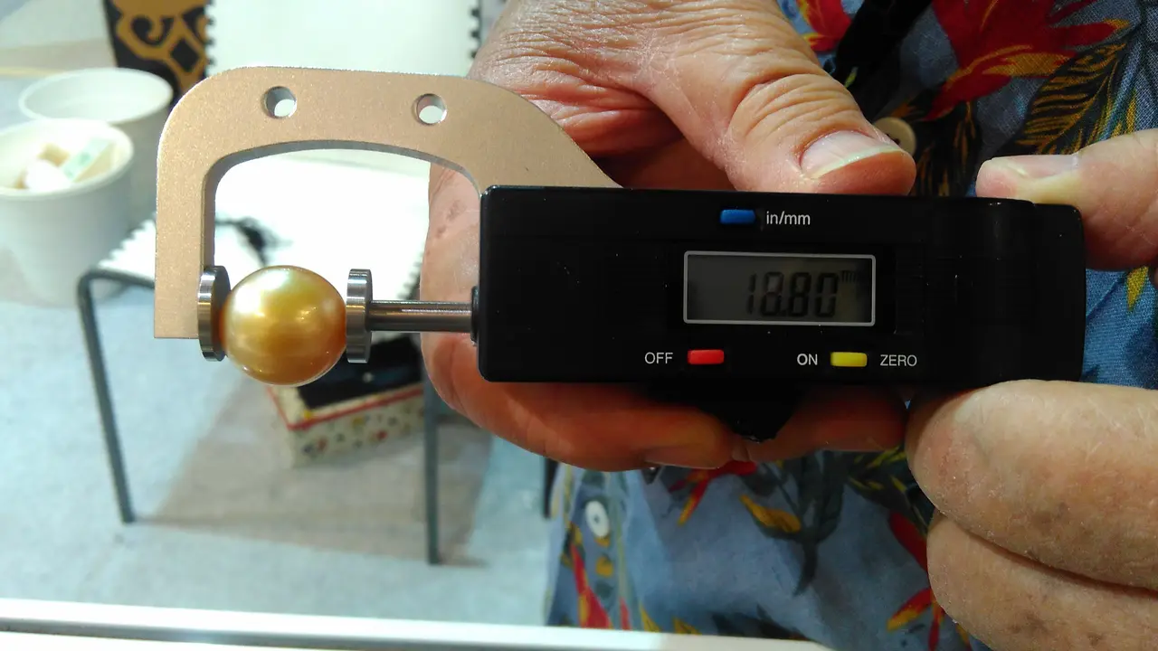 Mutiara asal Maluku milik CV Rosario Mutiara seharga Rp 100 Juta (Foto: Fiki/Liputan6.com)