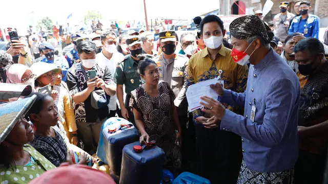 Gubernur Jawa Tengah Ganjar Pranowo saat mengujungi Kampung Nelayan Bandengan, di Kabupaten Kendal. (Istimewa)