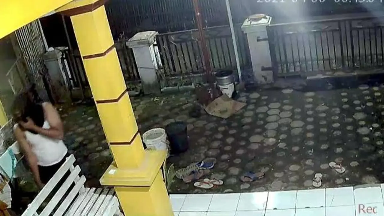 Tangkapan layar aksi pencurian pakaian dalam wanita di Bekasi