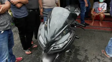 Seorang residivis pencuri motor besar terpaksa ditembak polisi setelah melakukan aksinya.