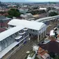 Proyek Skybridge atau jembatan layang penghubung Stasiun Bogor dengan Stasiun Paledang hingga kini masih tahap pengerjaan dan molor dari target. (Liputan6.com/Achmad Sudarno).