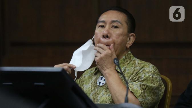 Terdakwa suap penghapusan nama terpidana perkara pengalihan hak tagih atau cessie Bank Bali dari daftar red notice Polri, Djoko Soegiarto Tjandra saat menjalani sidang lanjutan di Pengadilan Tipikor Jakarta, Kamis (19/11/2020). Sidang mendengar keterangan saksi. (Liputan6.com/Helmi Fithriansyah)
