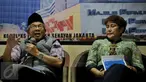 Anggota DPD RI Dapil DKI Jakarta, AM Fatwa (kiri) dan Ketua Bidang Komunikasi Publik Masyarakat Transfortasi Indonesia, Milatia Kusuma (kanan) saat Dialog Kenegaraan di Kompleks Parlemen, Senayan, Jakarta, Rabu (4/11/2015). (Liputan6.com/Johan Tallo)