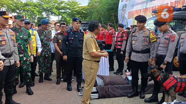 Pj Gubernur Banten, saat mengecek kesiap siagaan bencana alam. (Kamis, 21/12/2023). (Yandhi Deslatama/Liputan6.com).