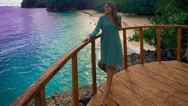 Tampilan Simpel Aurel Hermansyah Saat Kunjungi Pantai Tiga Warna Lifestyle Liputan6 Com