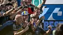Kemenangan pada balapan utama di Sepang membuat Alex berhasil menambah 25 poin, sehingga total raihannya menjadi 413 poin. Tambahan poin penuh dari MotoGP Grand Prix Malaysia 2025 menambah total perolehan Alex yang kini terpaut 132 poin dari sang kakak, Marc Marquez, yang sudah memastikan gelar juara dunia musim ini. (Lillian SUWANRUMPHA/AFP)