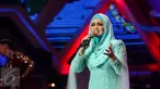 Penyanyi Siti Nurhaliza saat tampil di acara Golden Memories International, Jakarta, Kamis (12/1). Siti Nurhaliza tampil cantik dengan busana bernuansa biru. (Liputan6.com/Yoppy Renato)