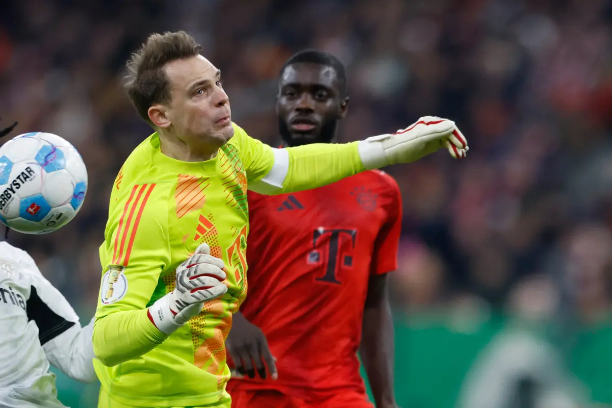 Foto: Momen Manuel Neuer Mendapat Kartu Merah Pertama dalam Kariernya, Bayern Munchen Ditaklukkan Bayer Leverkusen