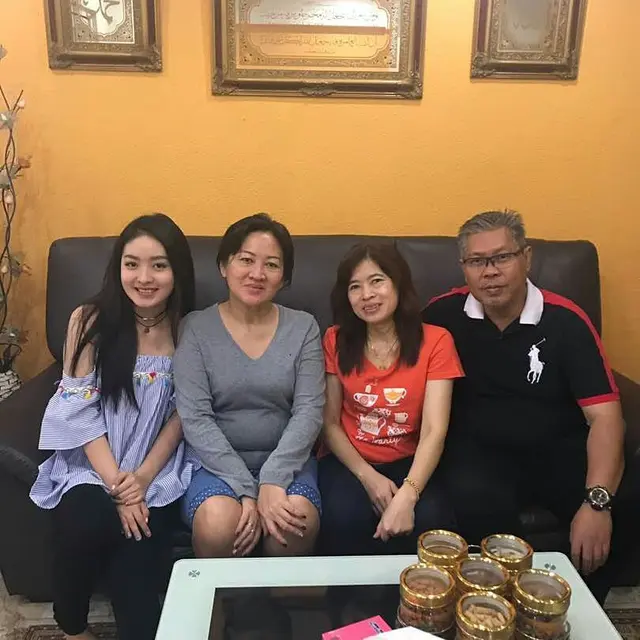 6 Potret Keluarga Besar Natasha Wilona, Sang Ayah Tiba-tiba Muncul Minta Bertemu
