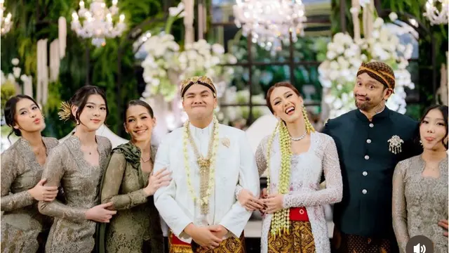 Empat Putri Tora Sudiro saat Pernikahan Kakak Pertamanya Nabila Sudiro. [@deaantys]