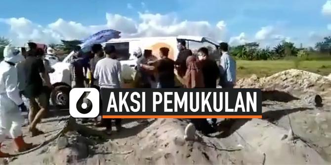 VIDEO: Petugas Pemakaman Covid-19 Dipukul Sejumlah Warga