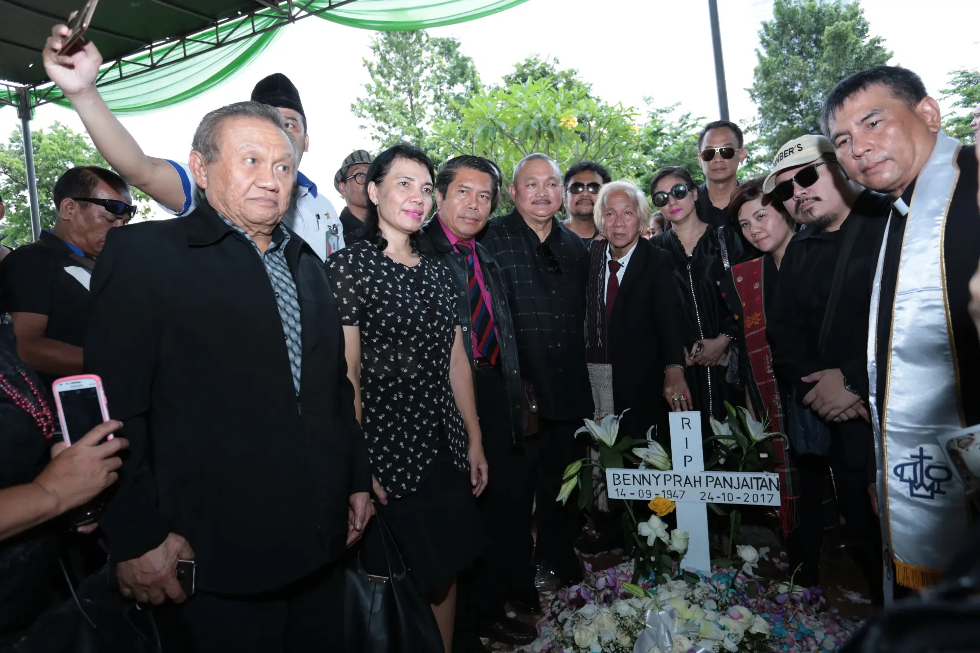 Suasana pemakaman Benny Panjaitan (Deki Prayoga/bintang.com)