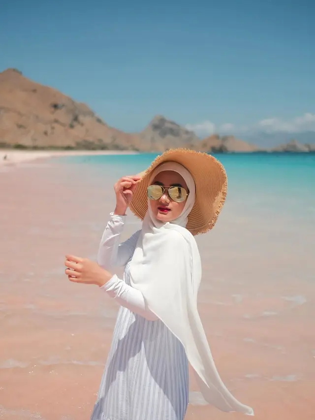 6 Gaya Simpel Dinda Hauw saat Honeymoon, Tetap Memesona