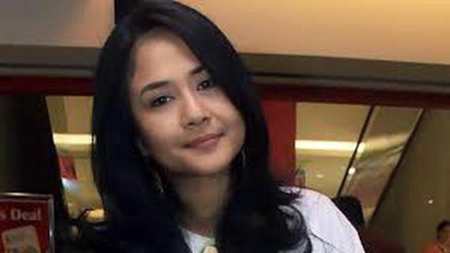 Ria Irawan Rambut Panjang