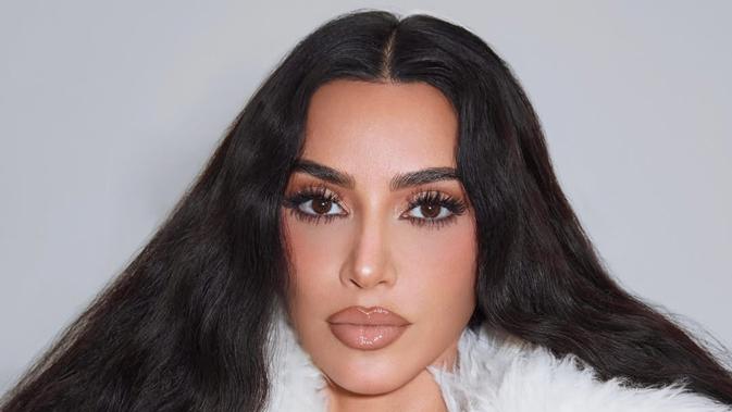 Kim Kardashian Blak-blakan Soal Obsesinya pada Sepatu Desain Kanye West