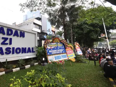 Sejumlah pewarta berkumpul di depan gedung Badan Gizi Nasional (BGN) di Jalan Kebon Sirih, Menteng, Jakarta Pusat, Rabu (3/6/2026), menyusul pergantian jajaran pimpinan di lembaga tersebut. (Kapanlagi.com/Budy Santoso)