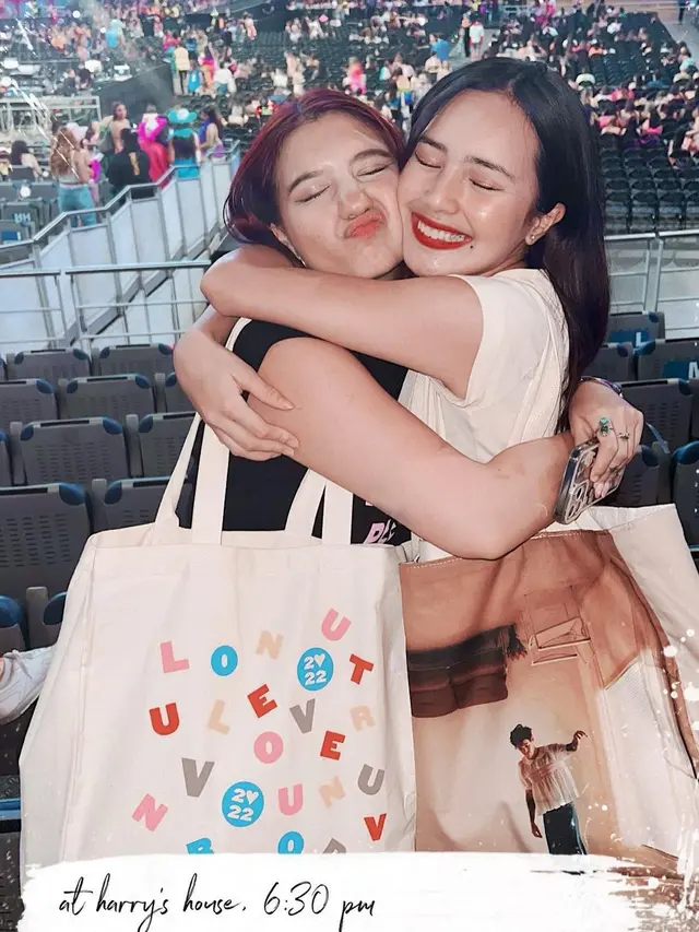 6 Potret Keseruan Beby Tsabina dan Cassandra Lee Nonton Konser Harry Styles