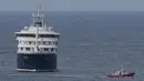 Kapal pesiar MV Hondius saat berlabuh di perairan sekitar pelabuhan Praia, Tanjung Verde, Rabu 6 Mei 2026. Tiga orang yang terinfeksi hantavirus akhirnya berhasil dievakuasi dari kapal pesiar MV Hondius di Cape Verde, Tanjung Verde. (AP Photo/Misper Apawu)