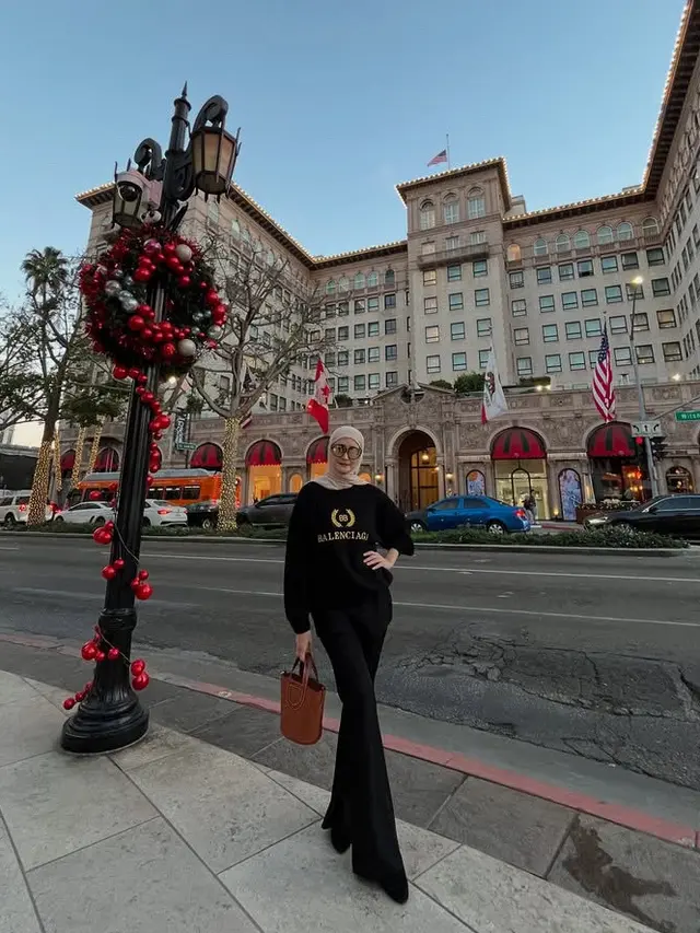 OOTD Inneke Koesherawati Liburan Akhir Tahun ke Amerika. [@inekekoes]