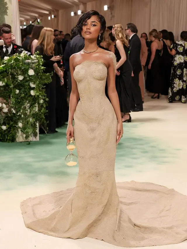 Gaya Debut Tyla di Met Gala 2024, Tampil All Out Kenakan Gaun yang Terbuat dari Pasir