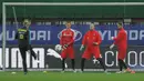 Trio penjaga gawang Timnas Austria diasah kemampuannya jelang laga menjamu Albania di Stadion Ernst Happel, Wina, Austria, Minggu (27/3/2016) dini hari WIB. (Bola.com/Reza Khomaini)