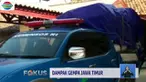 Jumat pagi, sejumlah relawan dan petugas berkumpul untuk melakukan penyaluran bantuan yang sebelumnya sempat tertunda lantaran kondisi jalan yang sulit dilewati.