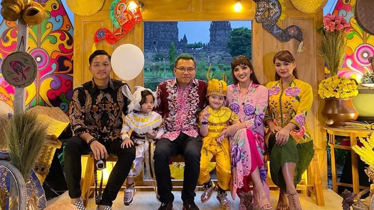 Kerap Tampil Kompak, Ini 7 Ide Inspiratif Pemotretan Keluarga Anang dan Ashanty