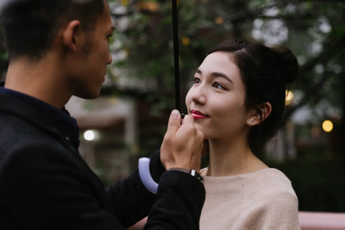 perempuan dan pasangan 7 mei