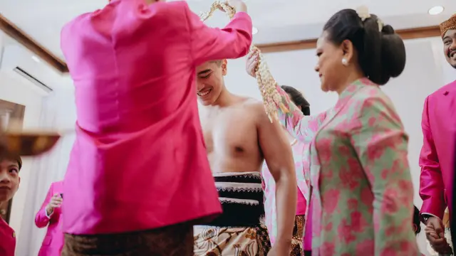 Kaesang Pangarep lakoni siraman jelang nikah (Bridestory/MORDEN)