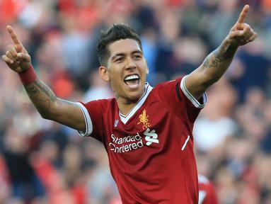 Pemain Liverpool, Roberto Firmino merayakan golnya ke gawang AFC Bournemouth pada lanjutan Premier League di Anfield stadium, Liverpool,(14/4/2018). Liverpool menang 3-0.  (AFP/Lindsey Parnaby)