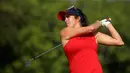 Pegolf asal Amerika Serikat, Gerina Pillar memukul bola saat bersaing pada kompetisi golf wanita putaran ketiga di Olimpiade 2016 di Olympic Golf Course, Rio de Janeiro, Brasil (19/8). (REUTERS/Andrew Boyers)