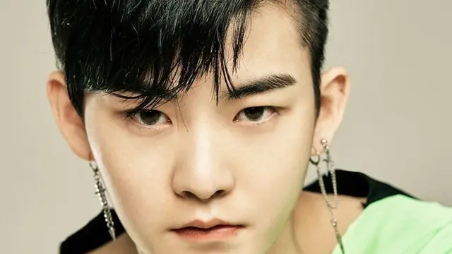 Hwall eks The Boyz (Soompi)