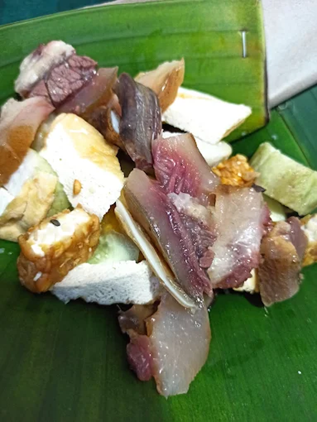 4. Rujak Cingur Joko Dolog