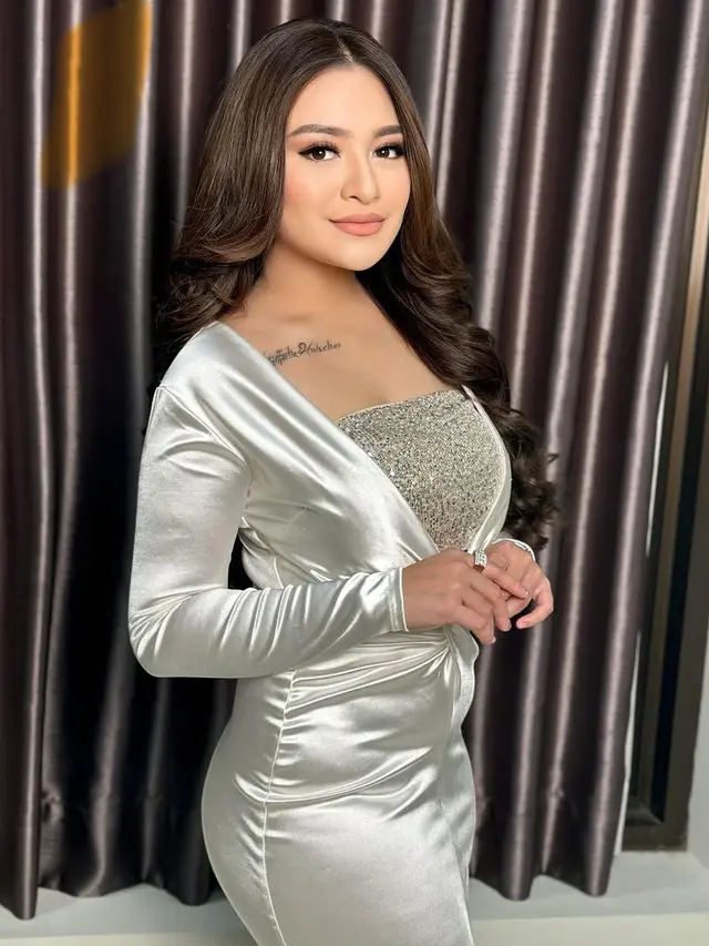Nathalie Holscher Saat Kondangan