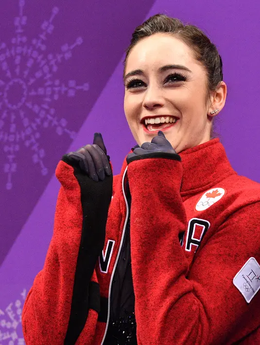 Kaetlyn Osmond tersenyum usai pertandingan figure skating selama Olimpiade Musim Dingin 2018 di Gangneung Ice Arena, Gangneung, Korea Selatan (21/2). Kaetlyn merupakan atlet Kanada kelahiran 5 Desember 1995. (AFP Photo/Mladen Antonov)