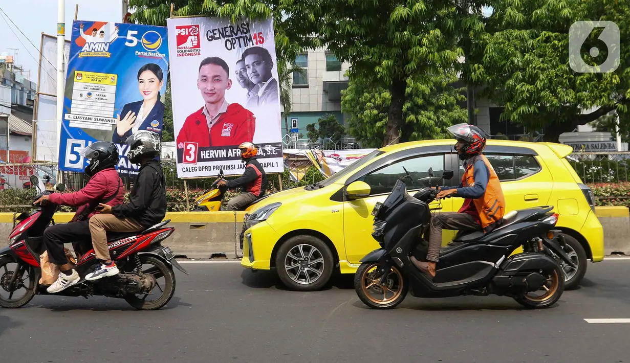 Pada Pemilu 2024, APK yang digunakan adalah reklame, spanduk dan umbul-umbul. (Liputan6.com/Herman Zakharia)