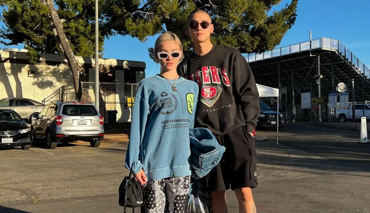 Kebersamaan pasangan selebriti ini pun tak lepas dari sorotan netizen. Agnez Mo dan kekasih sendiri cukup sering mengunggah berbagai momen bersama di media sosial. (Liputan6.com/IG/@ryoshiadam)
