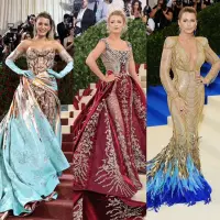 Penampilan Blake Lively dengan busana yang menyamai warna karpet merah Met Gala selama 4 tahun berturut-turut mencuri perhatian publik. (Instagram/enews).
&nbsp;