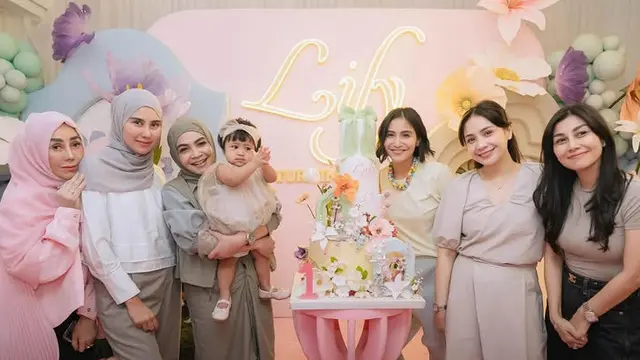 Lily Putri Nagita Slavina Jadi Baby Dior dengan Total Outfit Hampir Rp30 Jutaan. [@raffinagita1717]